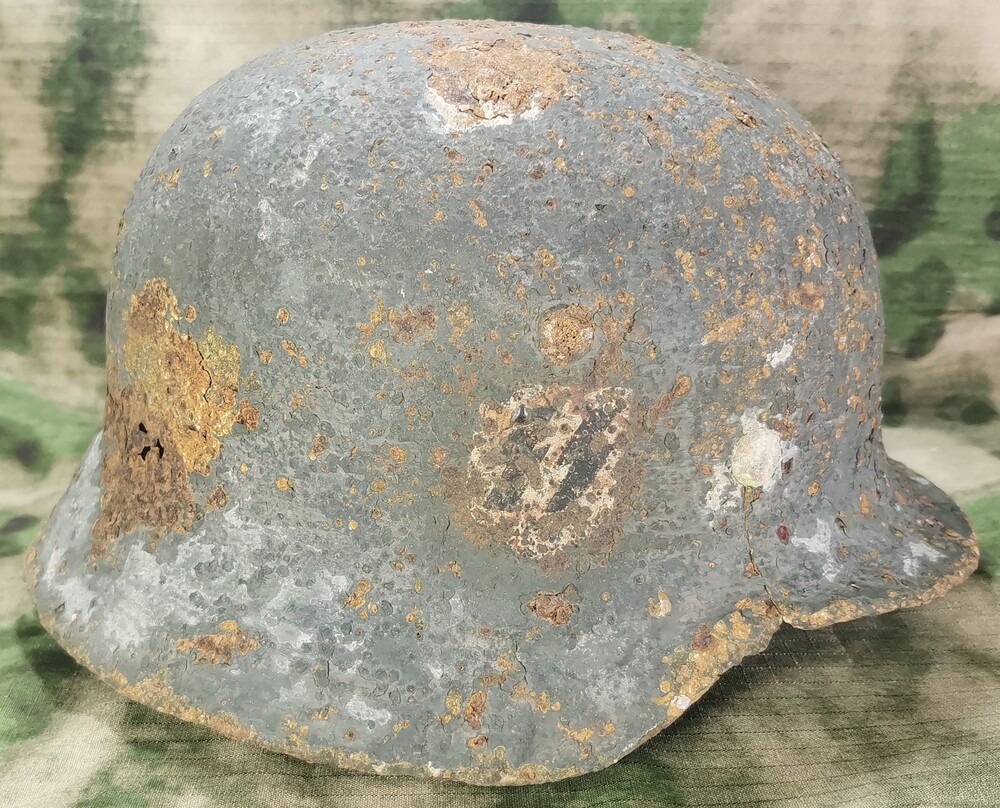 Waffen SS helmet M35 / from Novgorod