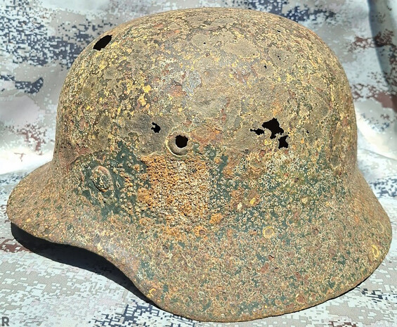 Wehrmacht helmet M40 / from Stalingrad