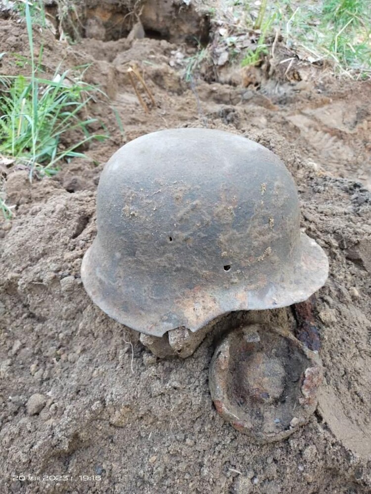 Waffen-SS helmet M42 / from Leningrad