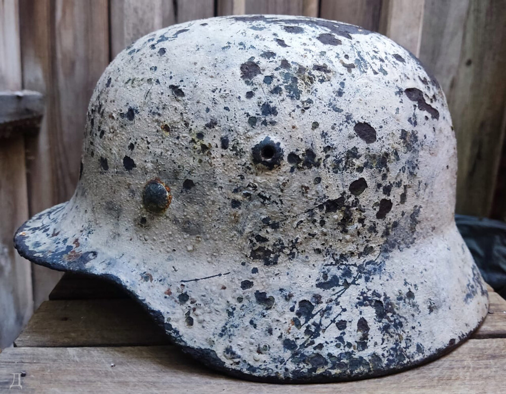 Wehrmacht helmet M40 / from Staraya Rusa