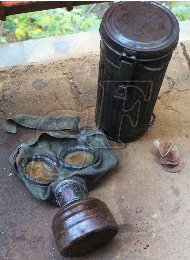 Gas mask + canister / from Tver