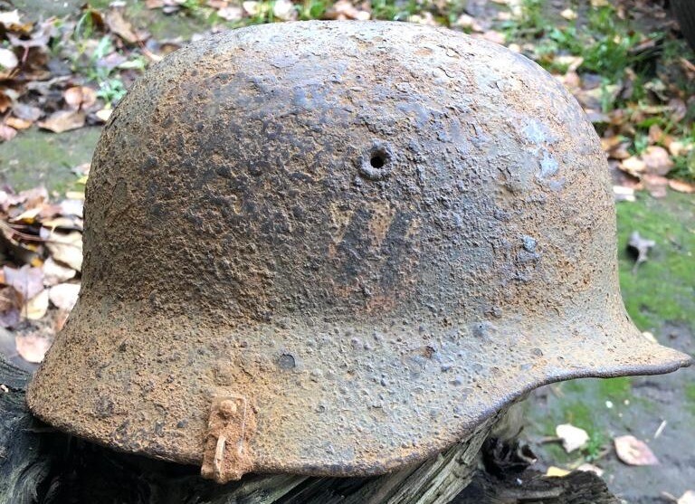 Waffen SS helmet M40 / from Demyansk
