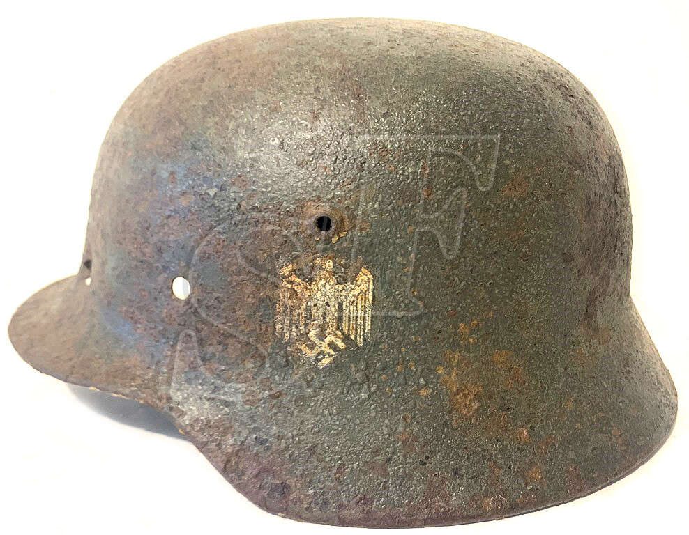 Wehrmacht helmet M35 / from Stalingrad