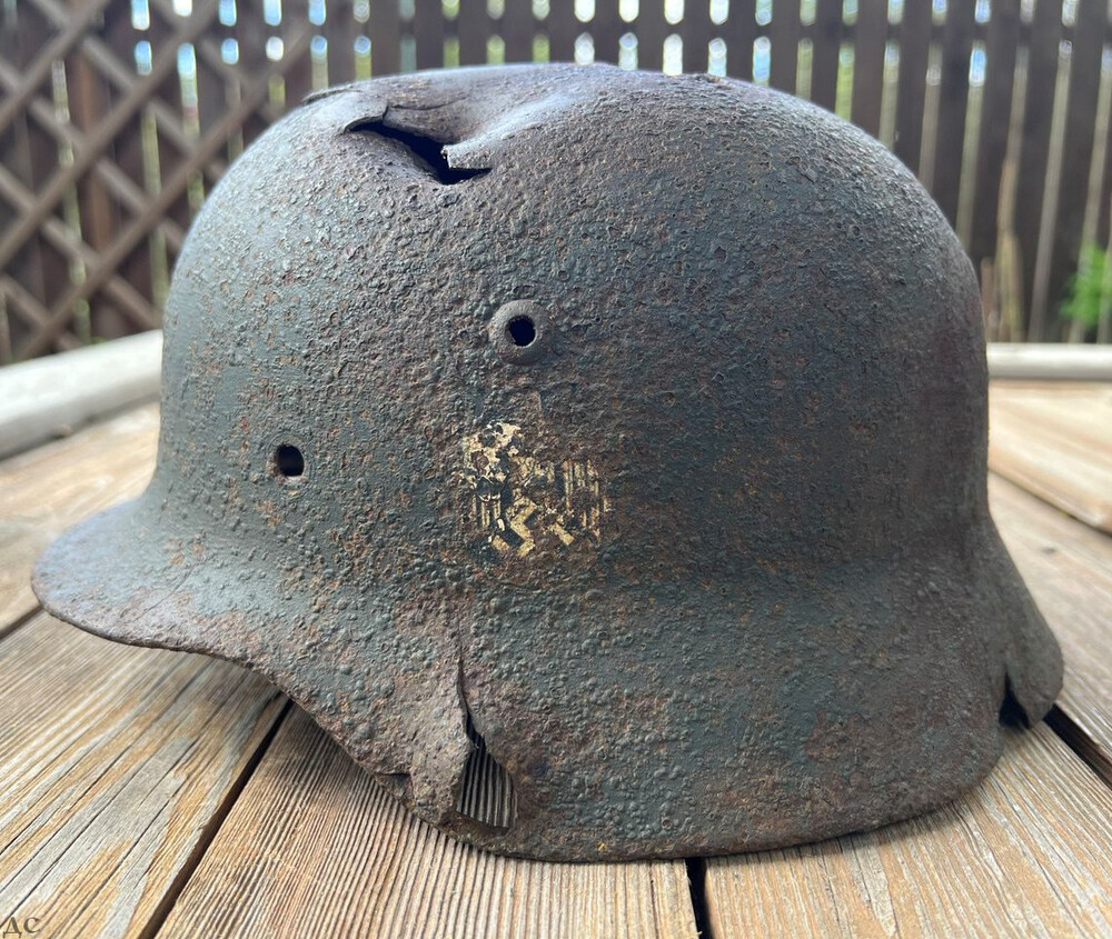 Wehrmacht helmet M35 / from Stalingrad