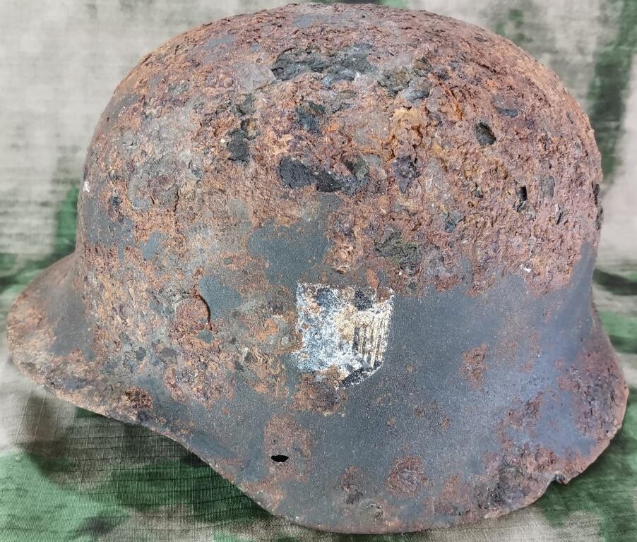 Wehrmacht helmet M40 / from Stalingrad