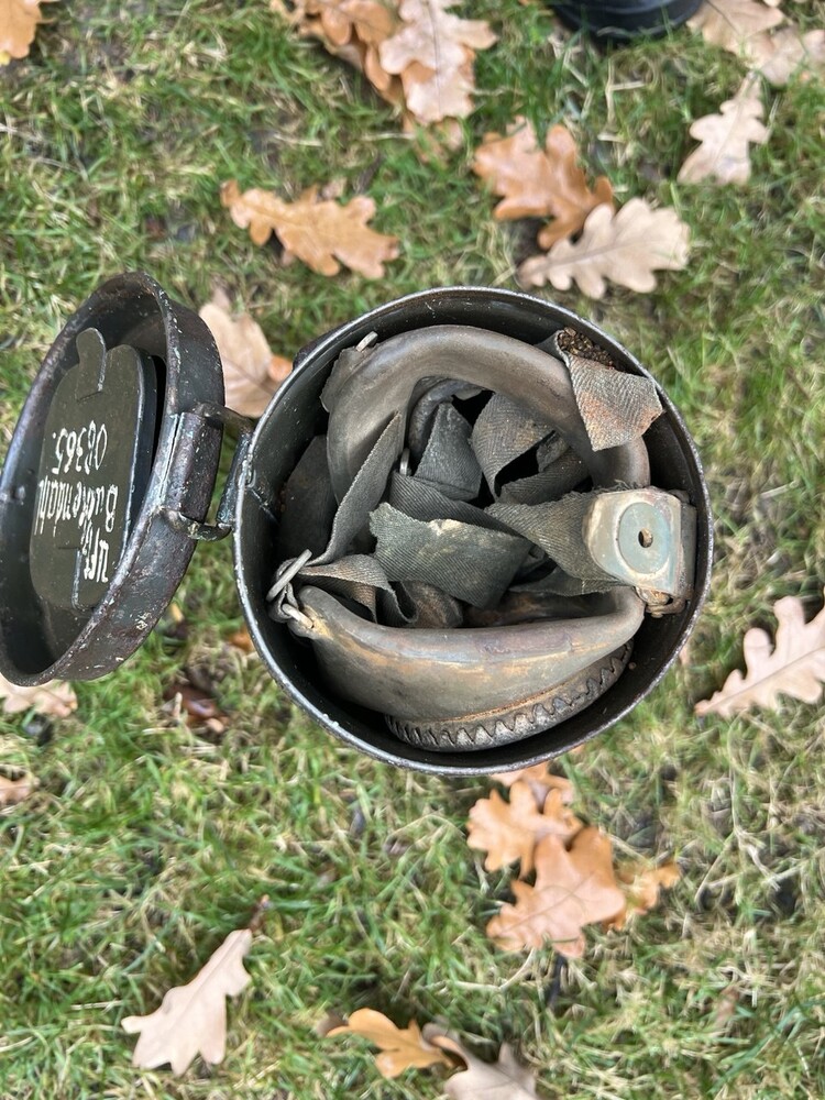 German gas mask + canister / from Eastern Front