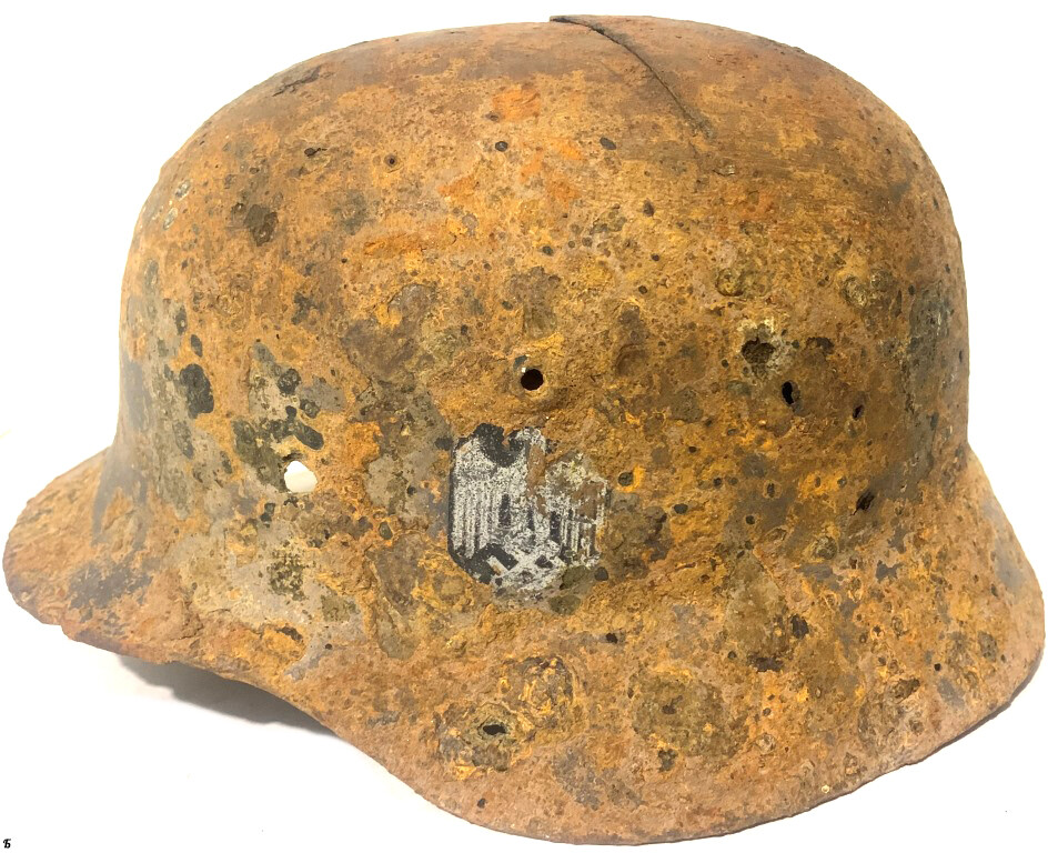 Wehrmacht helmet M40 / from Leningrad