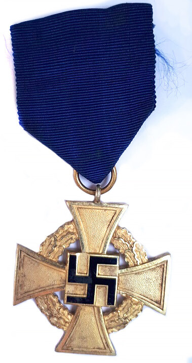 The Cross of 40 Years of Civil Service