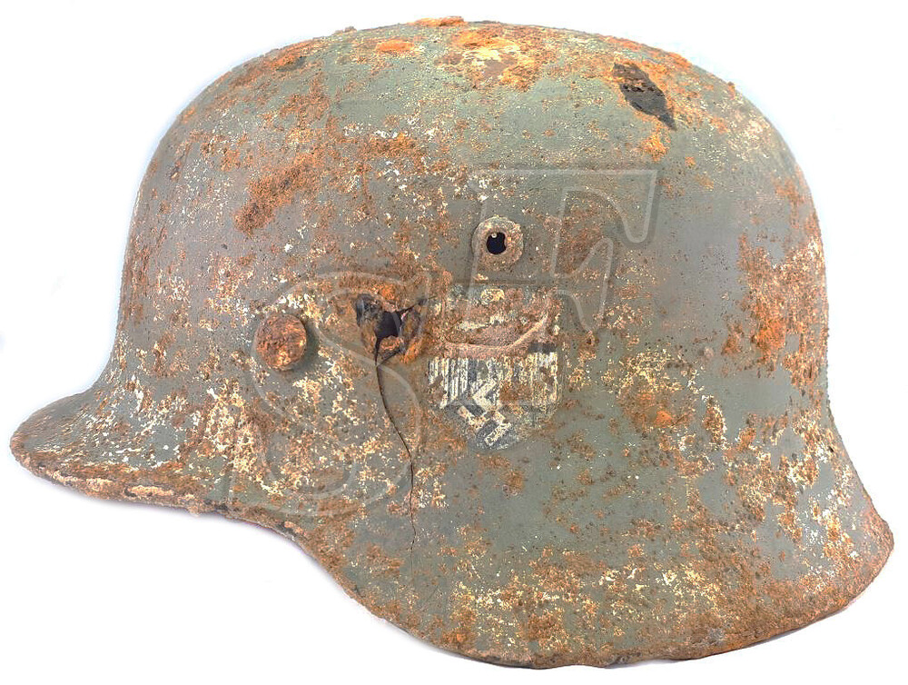 Wehrmacht helmet M35 / from Stalingrad
