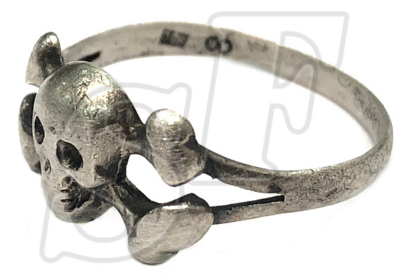 Skull ring / from Leningrad