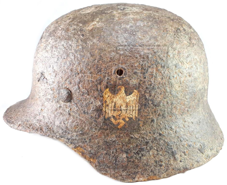 Wehrmacht helmet M40 / from Stalingrad