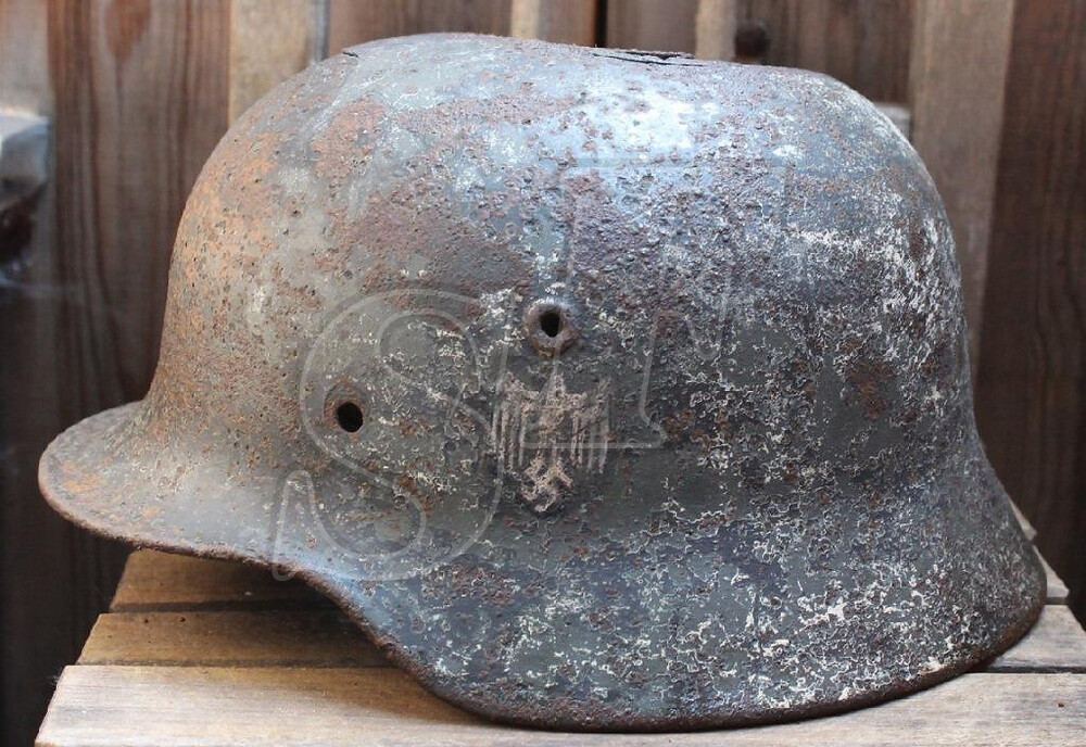 Wehrmacht helmet M40 / from Stalingrad