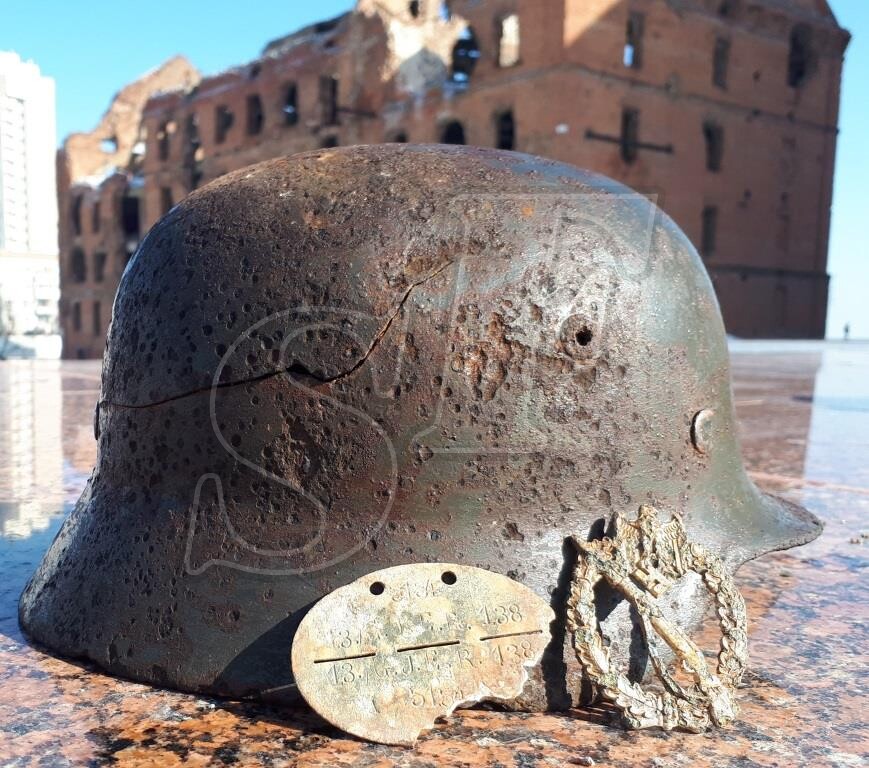 German steel helmet M40 + Infantry Assault Badge + Dogtag