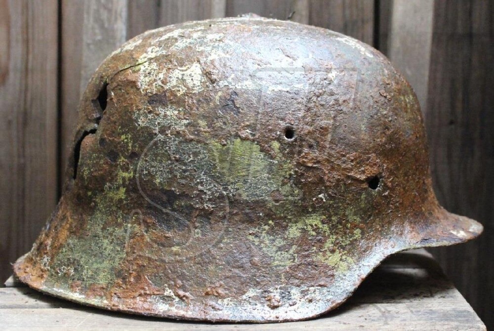 German helmet M42 / from Leningrad