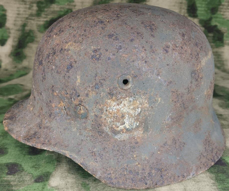 Wehrmacht helmet M40 / from Stalingrad