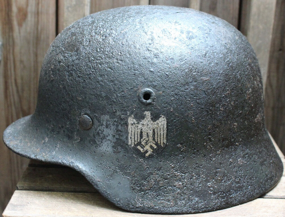 Wehrmacht helmet M40 / from Velikiye Luki