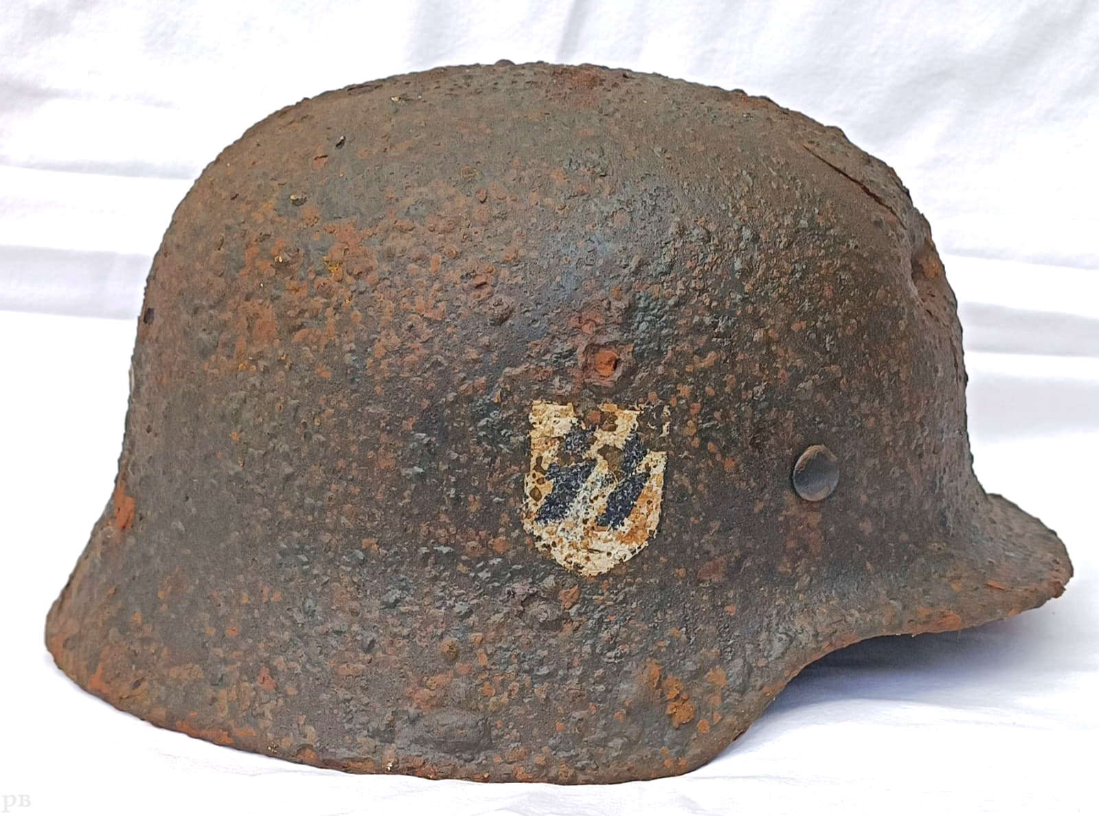 Waffen SS helmet M40 / from Yelna