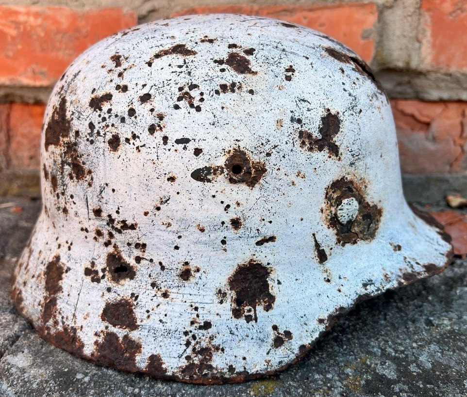Winter camo German helmet M40 / from Sinyavino